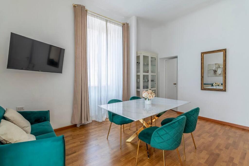Apartment 2 Minutes From The Colosseum - Luxury Rom