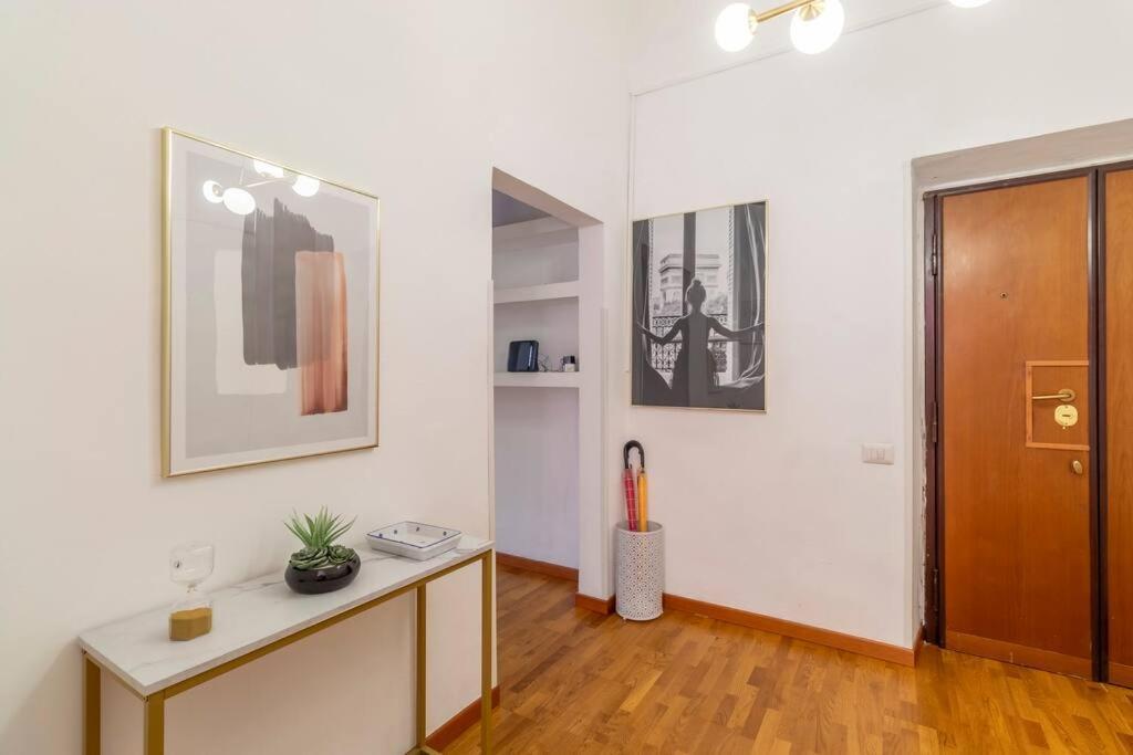 2 Minutes From The Colosseum - Luxury Apartment Rom
